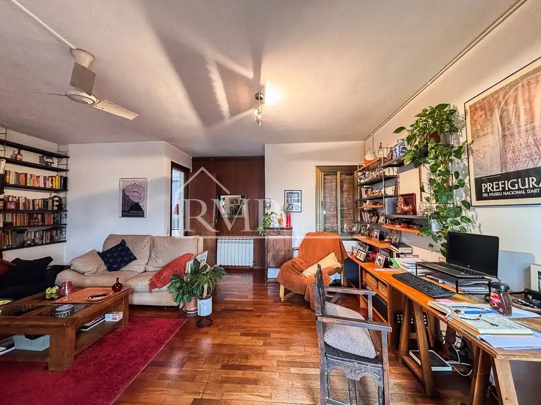 Wohnzimmer von Dachboden zum Verkauf in Barcelona mit Heizung, Terrasse und Abstellraum