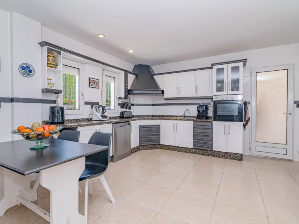 Cocina de Casa o chalet en venta en Monachil con Jardín privado, Terraza y Piscina