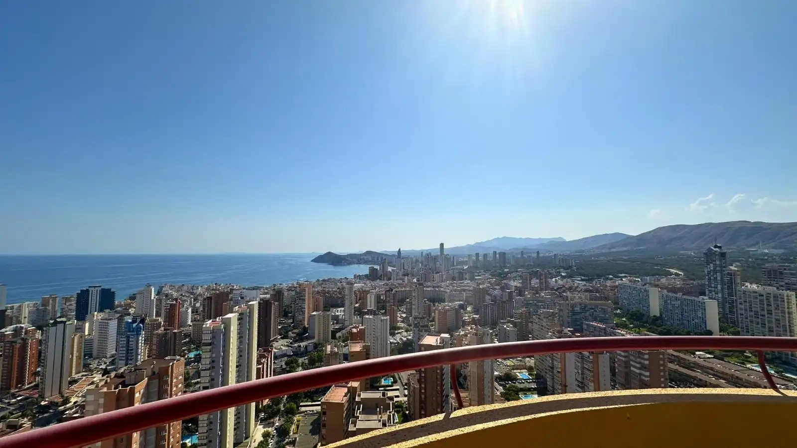 Vista exterior de Àtic en venda en Benidorm amb Aire condicionat, Traster i Moblat