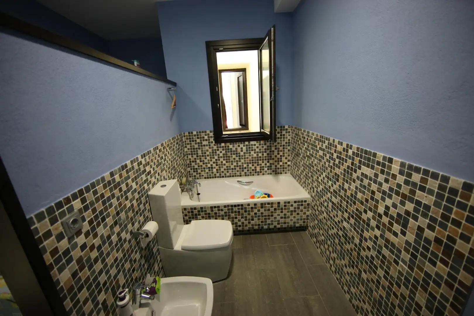 Baño de Casa adosada en venta en Breda con Calefacción, Jardín privado y Terraza