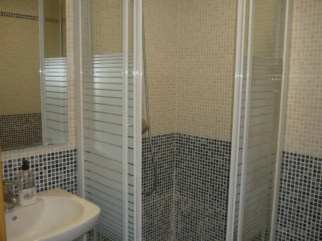 Baño de Piso de alquiler en Vall d'Alba con Trastero y Amueblado