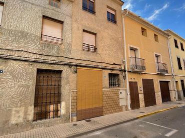 Terraced house for sale in El Pinós / Pinoso
