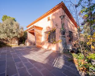 Vista exterior de Casa o xalet en venda en Sant Cugat del Vallès amb Aire condicionat, Calefacció i Jardí privat