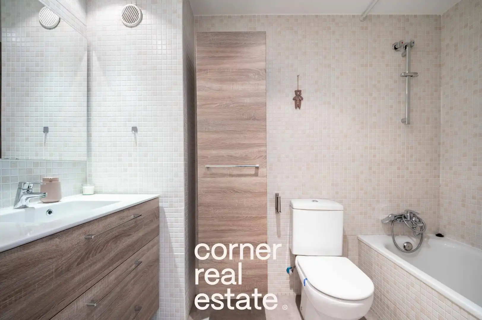 Bathroom of Ground floor for sale in Sant Cugat del Vallès  with Heating, Parquet flooring and Terrace