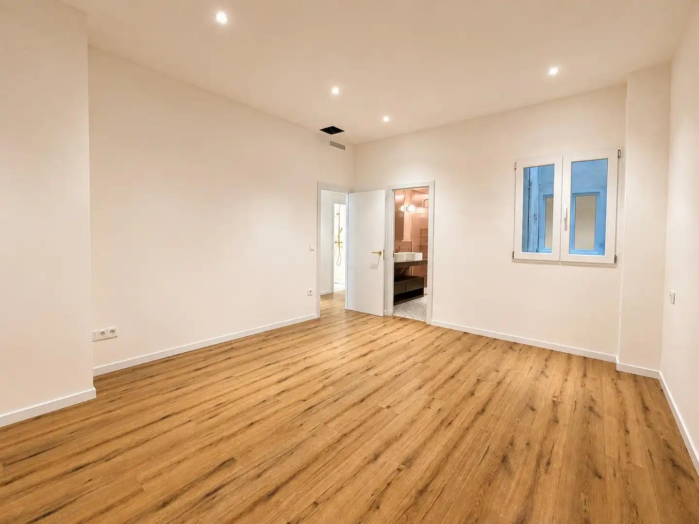 Flat for rent in Valencia  with Air Conditioner, Heating and Parquet flooring