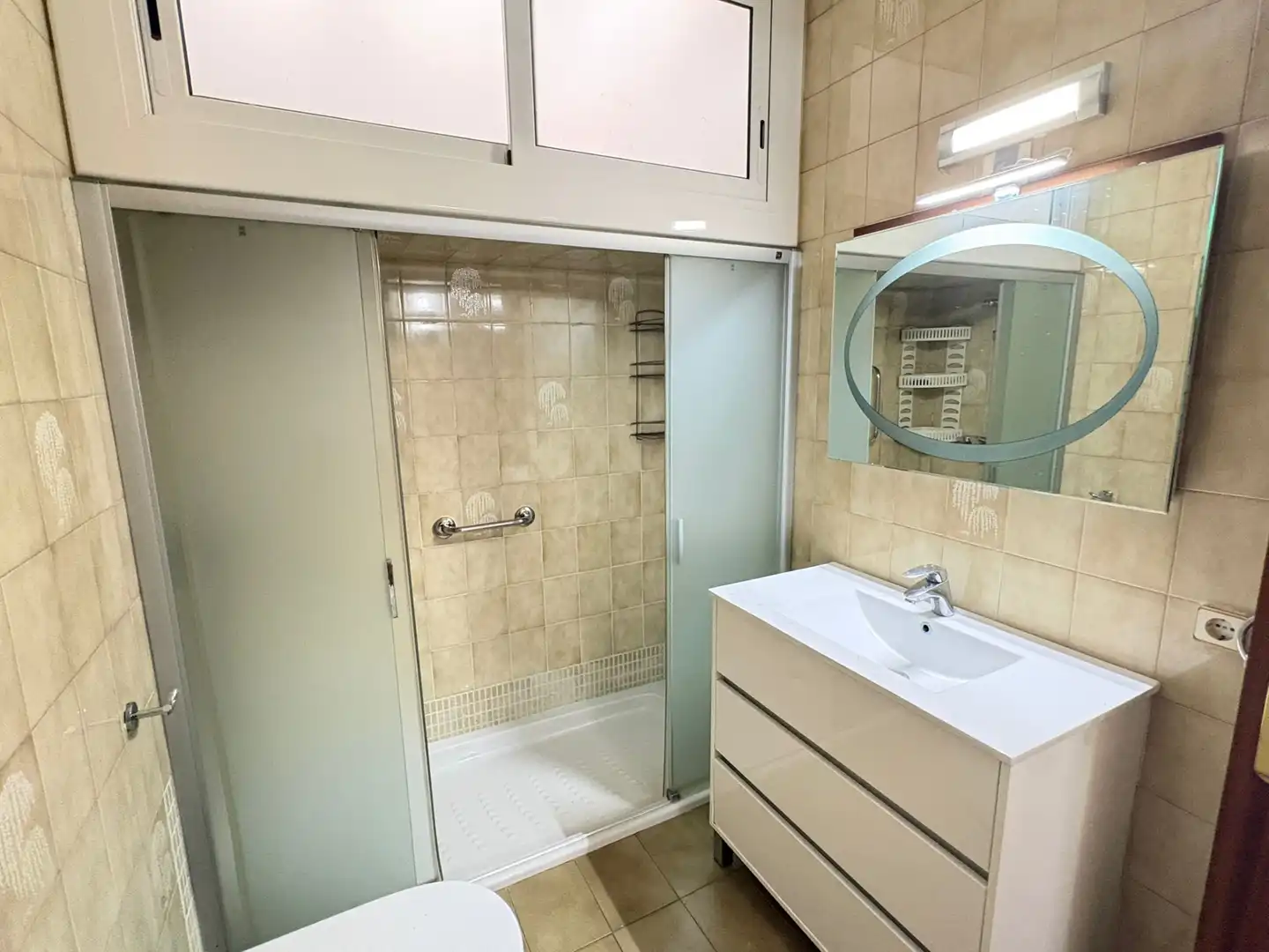 Badezimmer von Einfamilien-Reihenhaus zum Verkauf in Terrassa mit Klimaanlage, Heizung und Terrasse