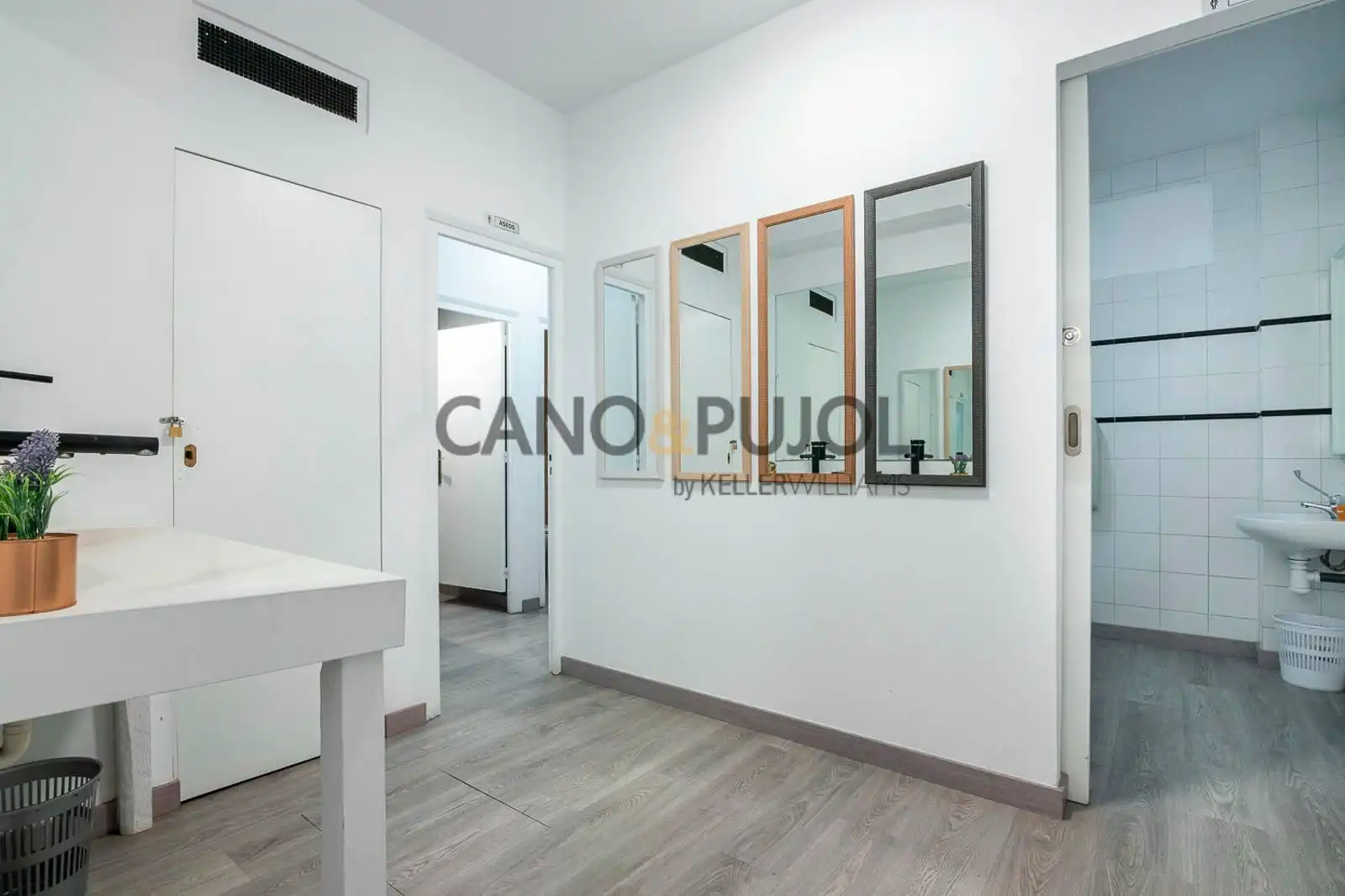 Bathroom of Buildings for sale in Rubí
