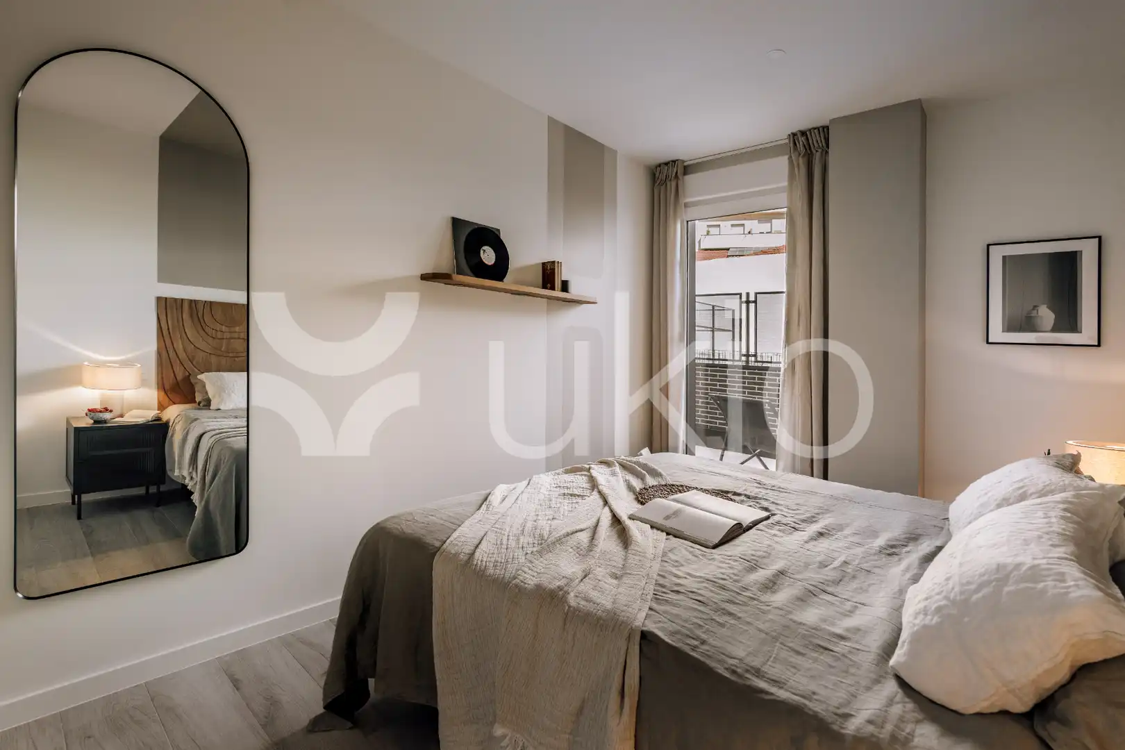 Dormitori de Apartament de lloguer en Madrid amb Aire condicionat, Calefacció i Terrassa