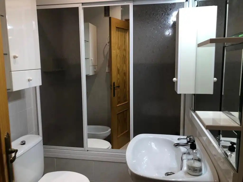 Badezimmer von Wohnung zur Miete in Albacete mit Heizung, Möbliert und Balkon