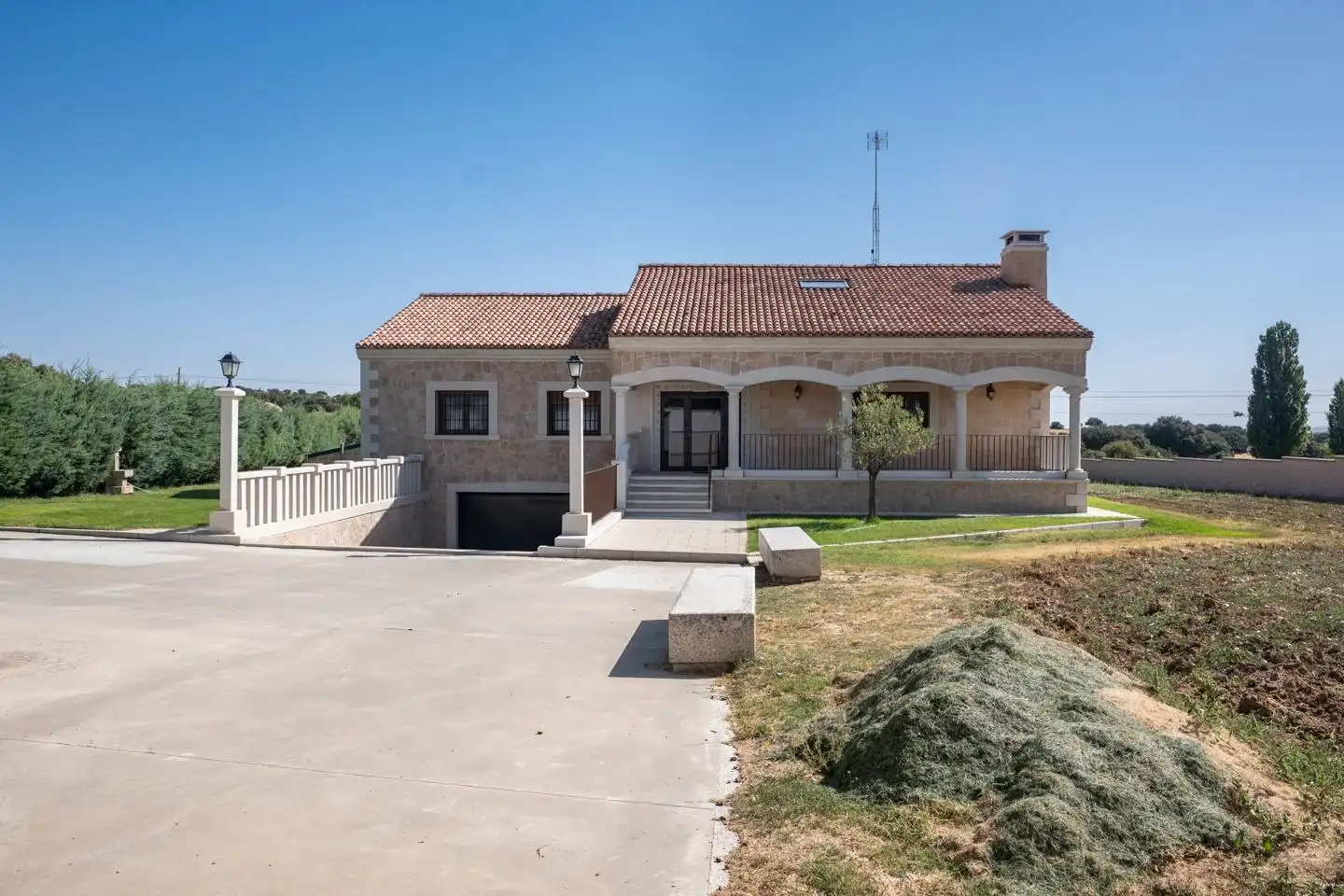 Vista exterior de Casa o chalet en venta en Cardeñosa con Calefacción, Jardín privado y Terraza