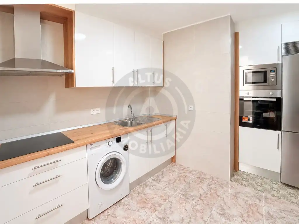 Cocina de Piso de alquiler en Cáceres con Amueblado, Lavadora y Microondas