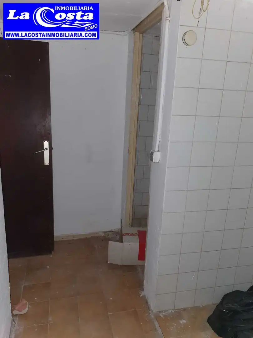 Bany de Local en venda en Santander
