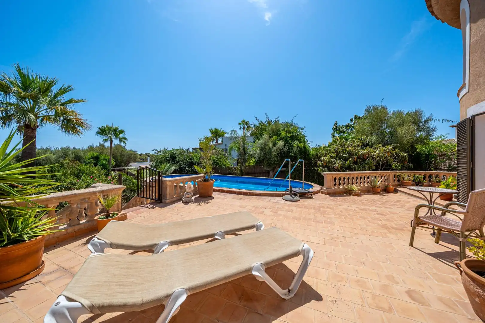 Villa con piscina in vendita a Carrer les Orquídies, imagen 2