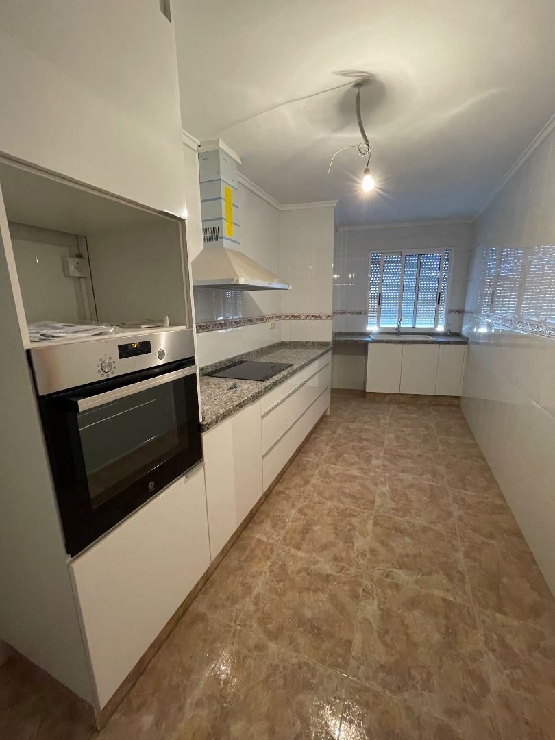 Kitchen of Flat for sale in Alginet  with Terrace, Storage room and Oven