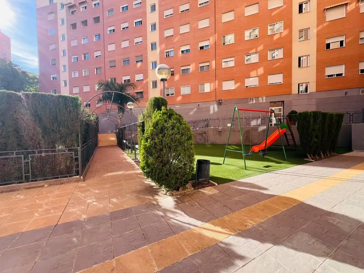 Parking de Piso en venta en Alicante / Alacant con Aire acondicionado, Calefacción y Jardín privado