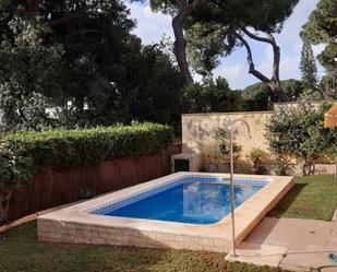 Piscina de Casa o xalet en venda en Alcalá de Guadaira amb Jardí privat, Terrassa i Piscina