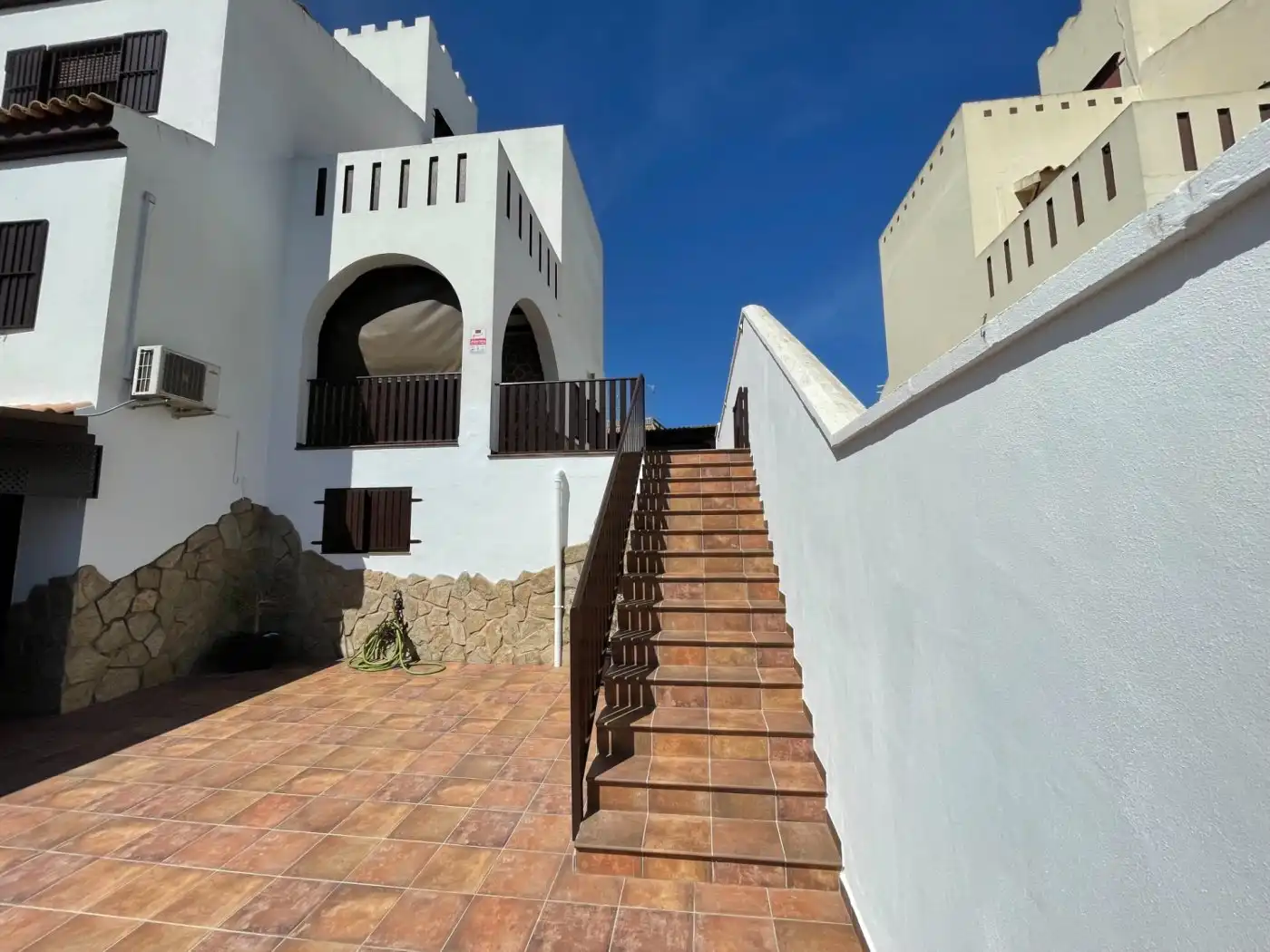 Vista exterior de Casa adosada en venda en Sanlúcar de Barrameda amb Aire condicionat