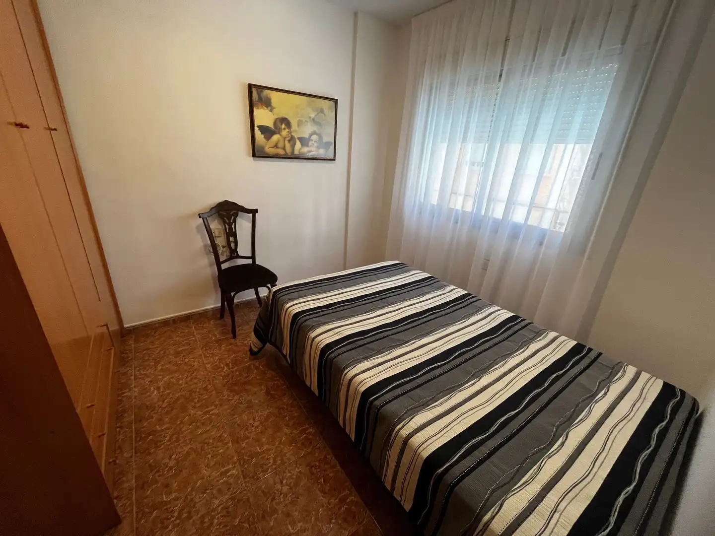 Habitación de Piso de alquiler en Granada con Aire acondicionado, Terraza y Amueblado
