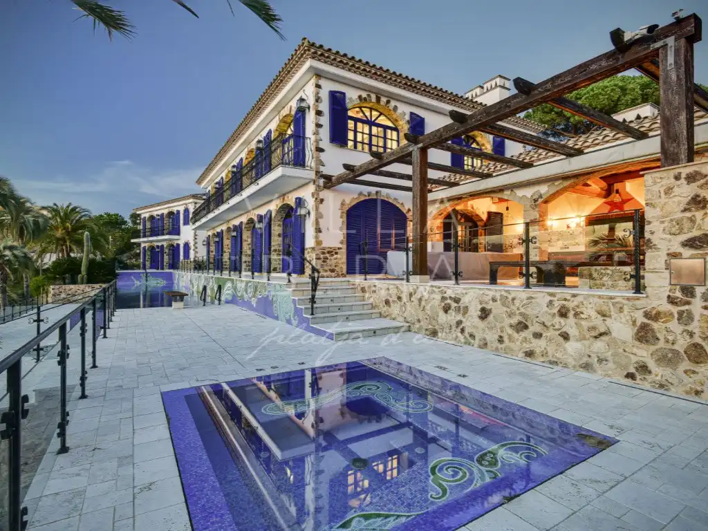 Vista exterior de Casa o chalet en venta en Castell d'Aro, Platja d'Aro i s'Agaró con Aire acondicionado, Calefacción y Jardín privado