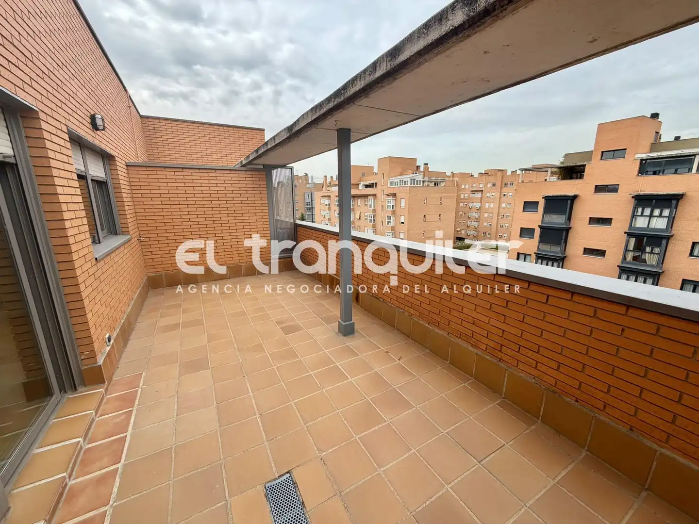 Terrasse von Dachboden zur Miete in Hortaleza