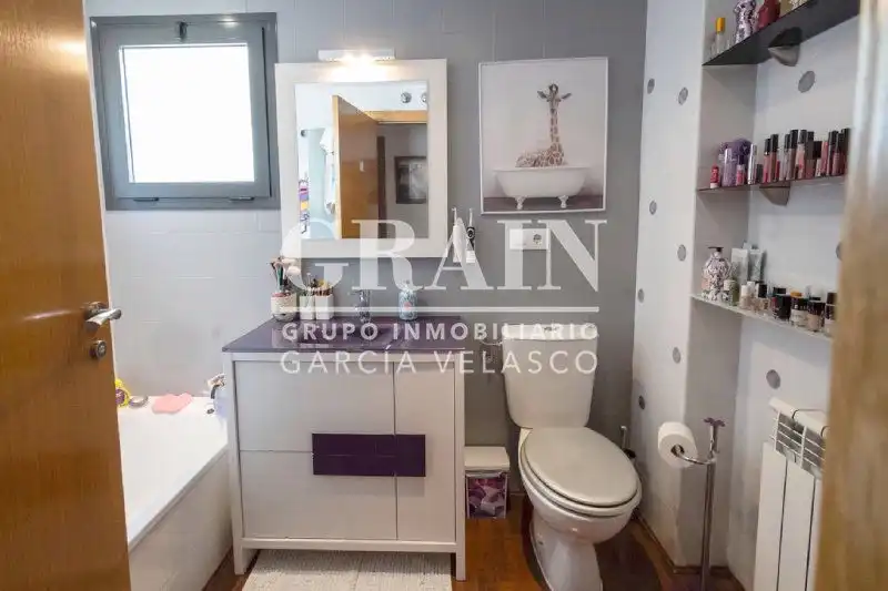 Baño de Piso en venta en Albacete con Calefacción, Terraza y Trastero