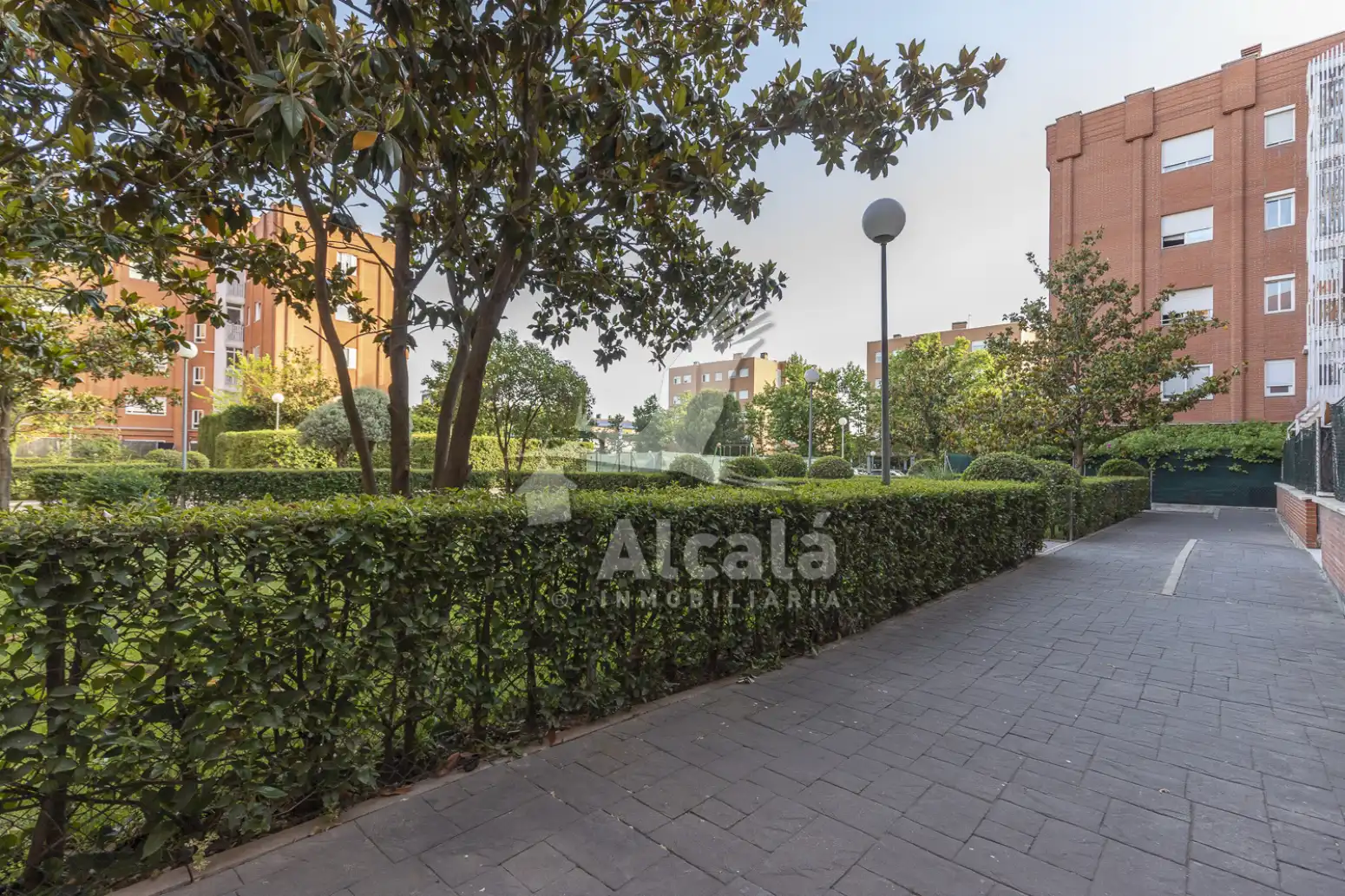 Vista exterior de Piso en venta en Alcalá de Henares con Aire acondicionado, Calefacción y Trastero