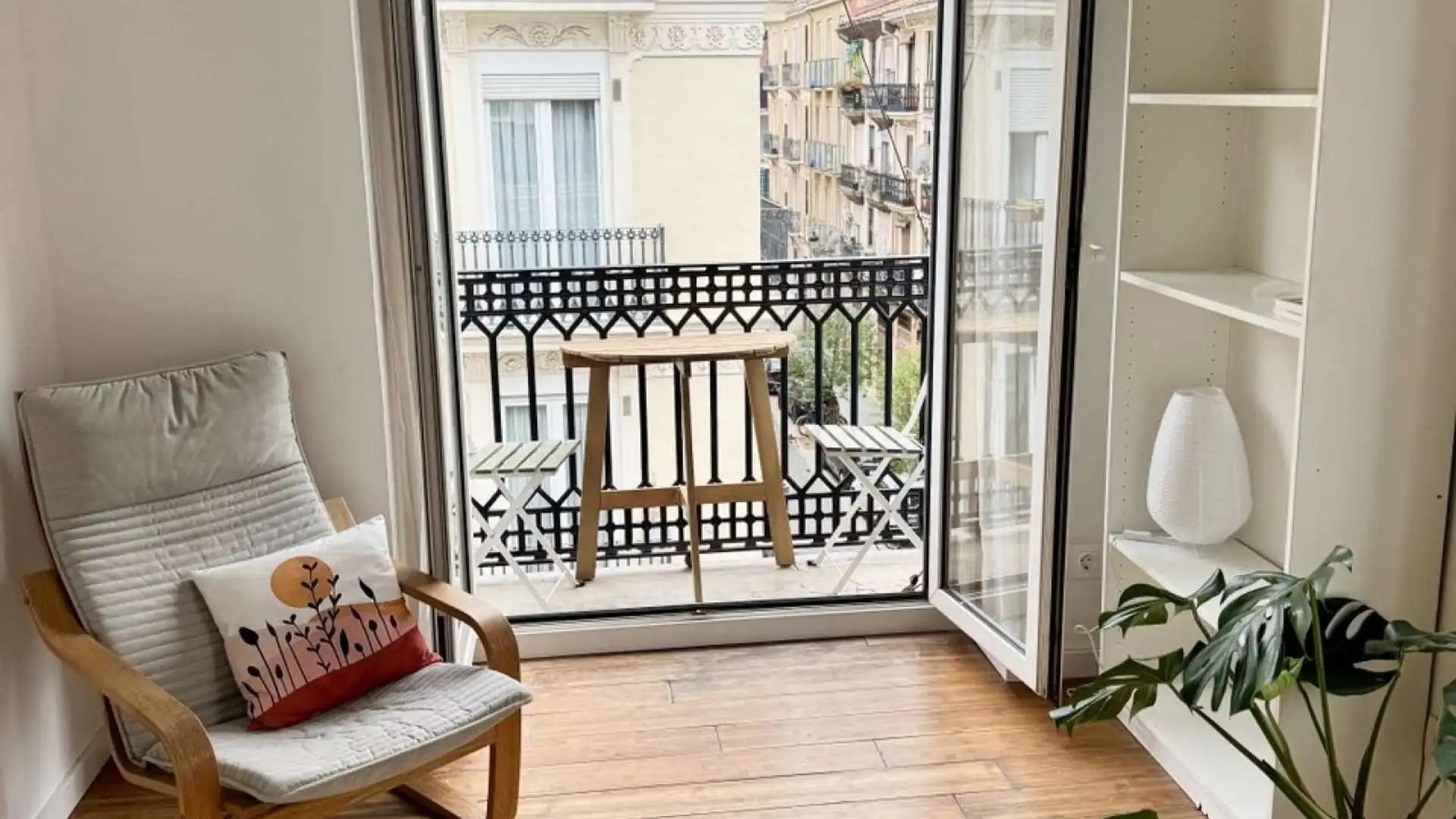 Terrassa de Apartament per a compartir en  Valencia Capital amb Aire condicionat, Calefacció i Terrassa