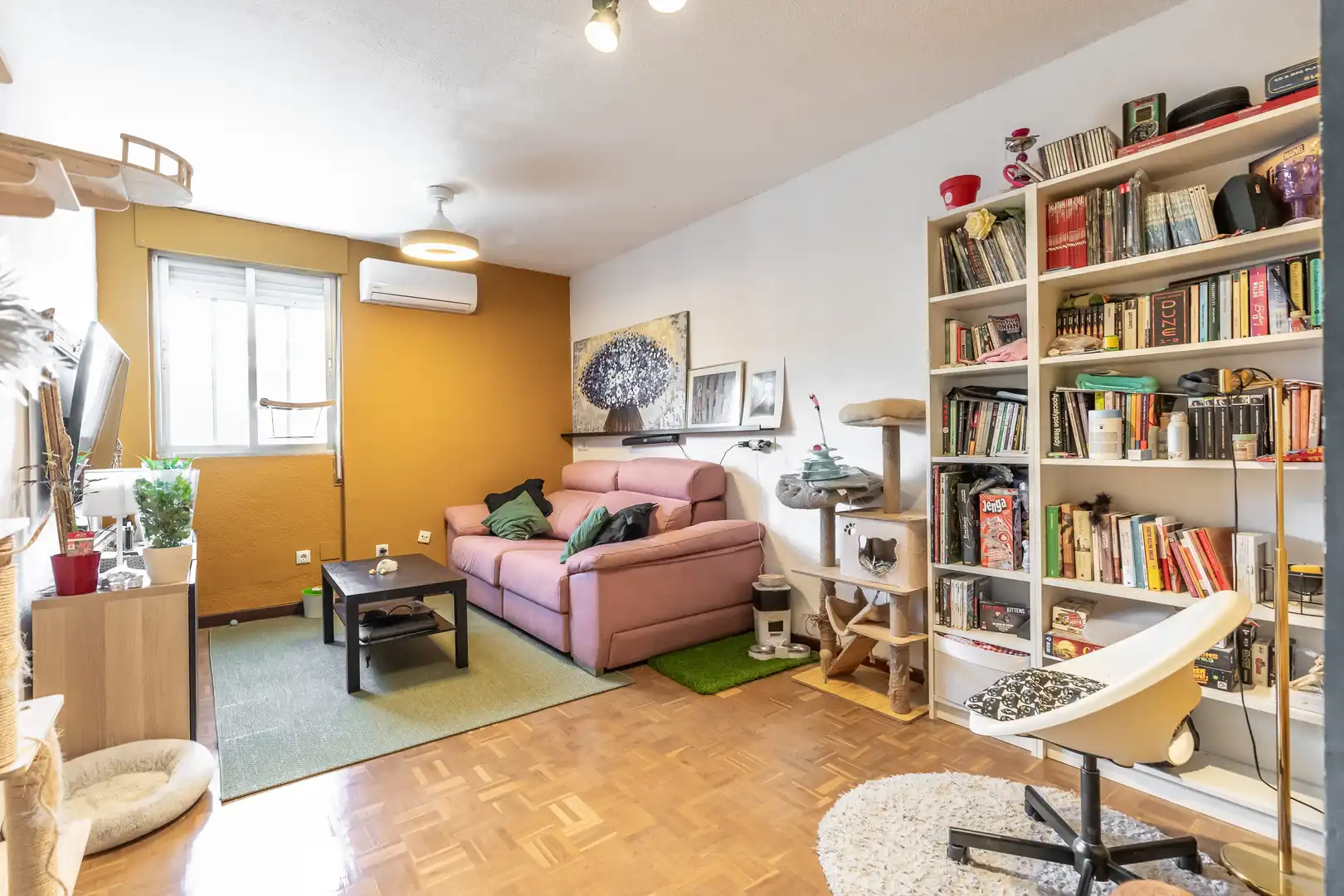 Living room of Flat for sale in Madrid  with Heating