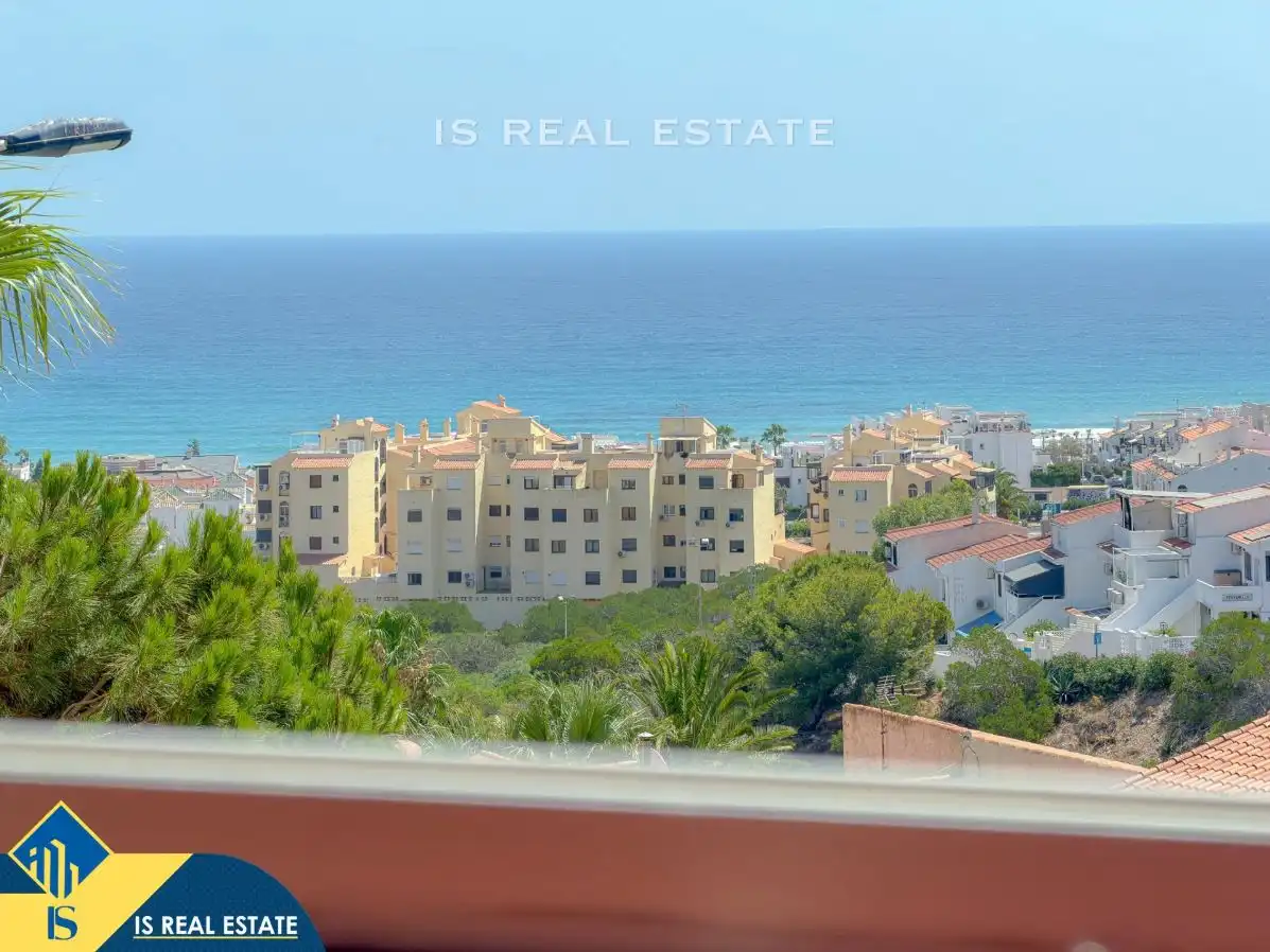 Vista exterior de Estudi en venda en Torrevieja amb Calefacció, Terrassa i Moblat