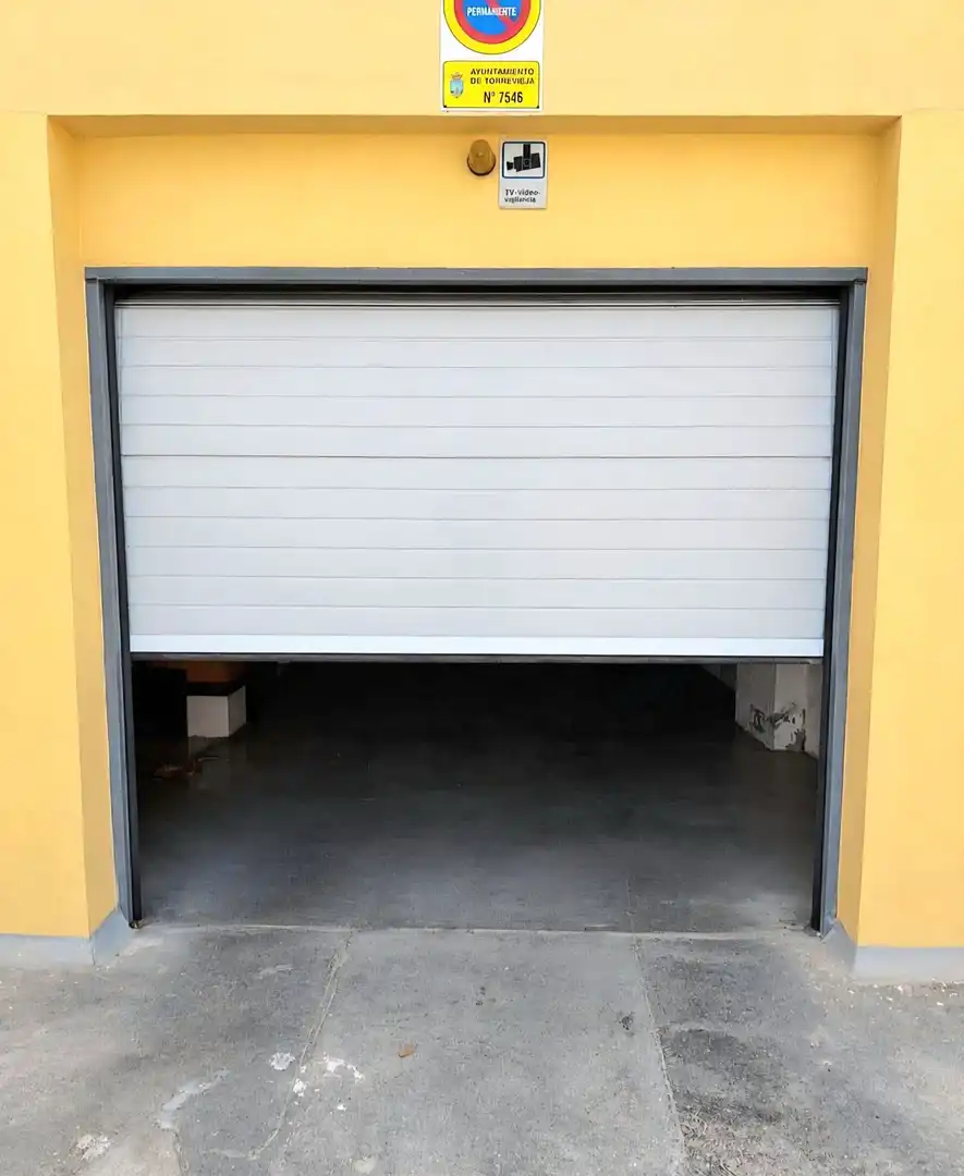Vista exterior de Garatge en venda en Torrevieja