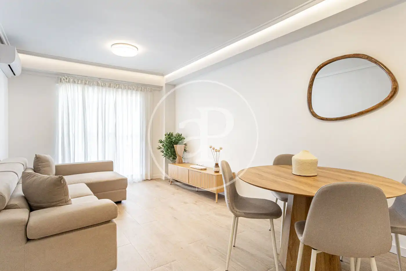 Living room of Flat for rent in  Valencia Capital  with Air Conditioner, Heating and Furnished