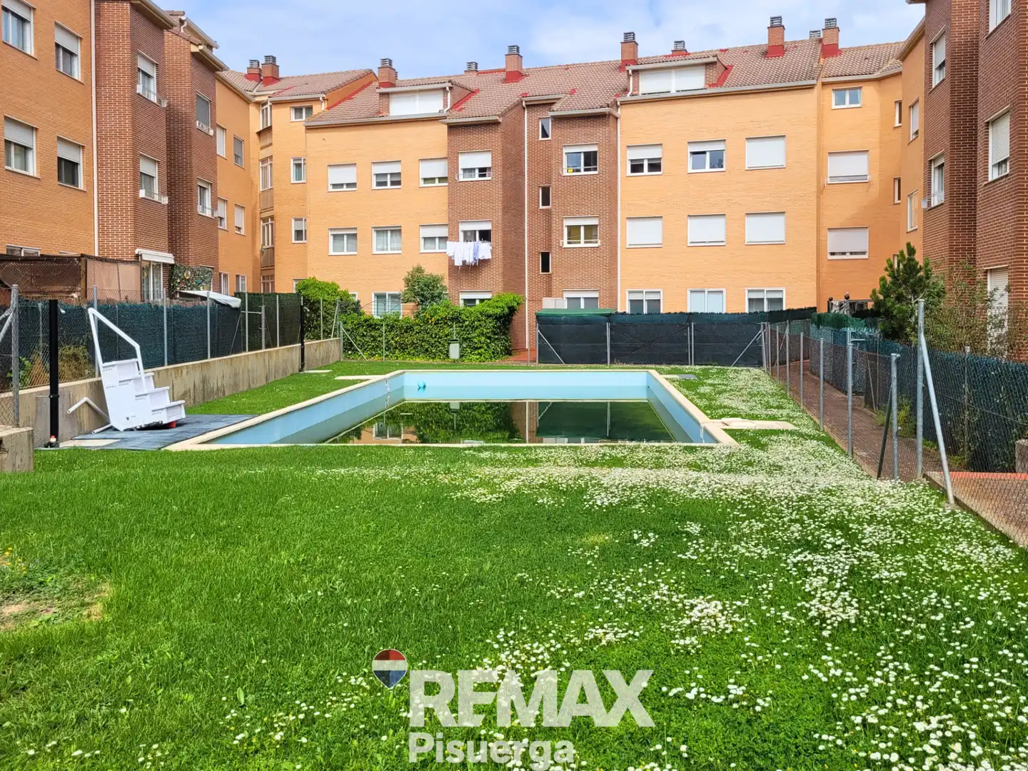 Piscina de Piso en venta en Zaratán con Calefacción