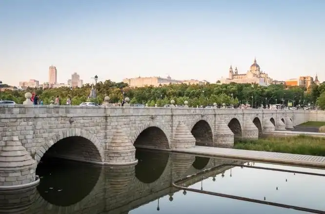 Vista exterior de Apartamento en venta en Madrid