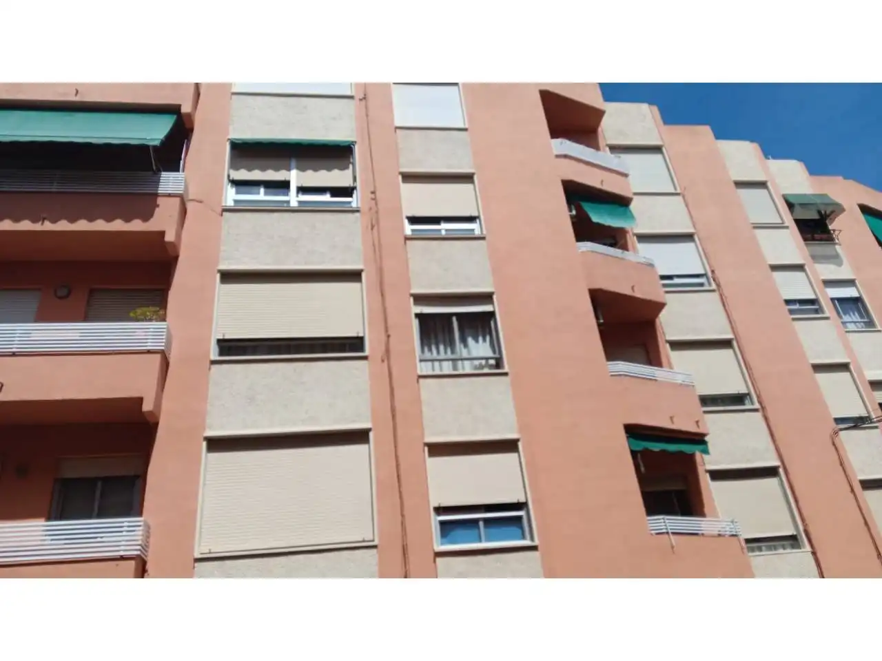 Vista exterior de Piso en venta en Torrent con Terraza y Balcón