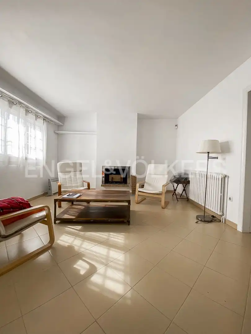 Sala de estar de Casa adosada de alquiler en Sitges con Calefacción, Jardín privado y Terraza