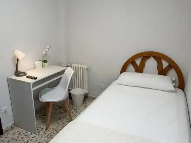 Schlafzimmer von Wohnung zur Miete in  Zaragoza Capital mit Balkon