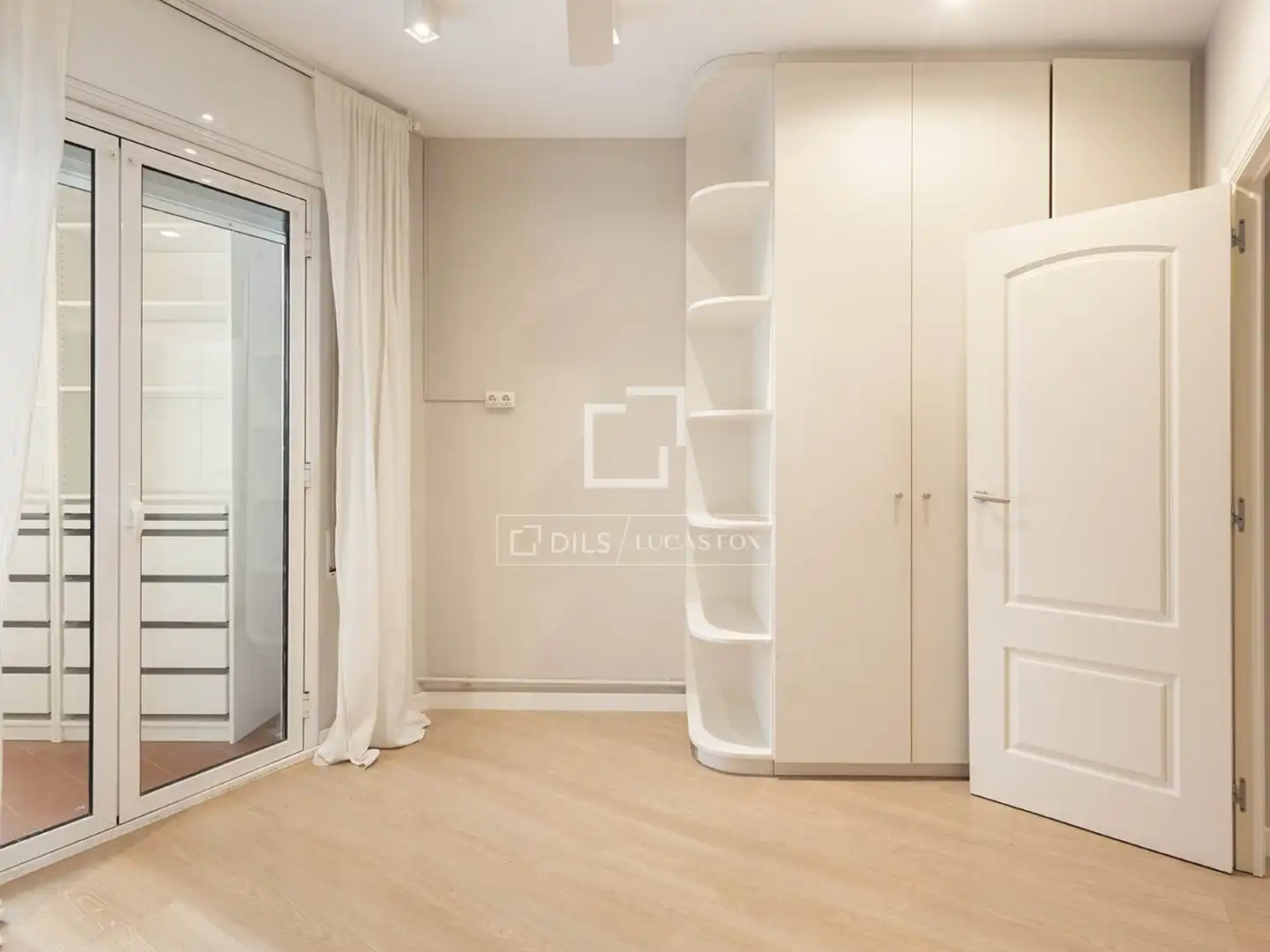 Schlafzimmer von Wohnung zum Verkauf in Barcelona mit Klimaanlage und Heizung