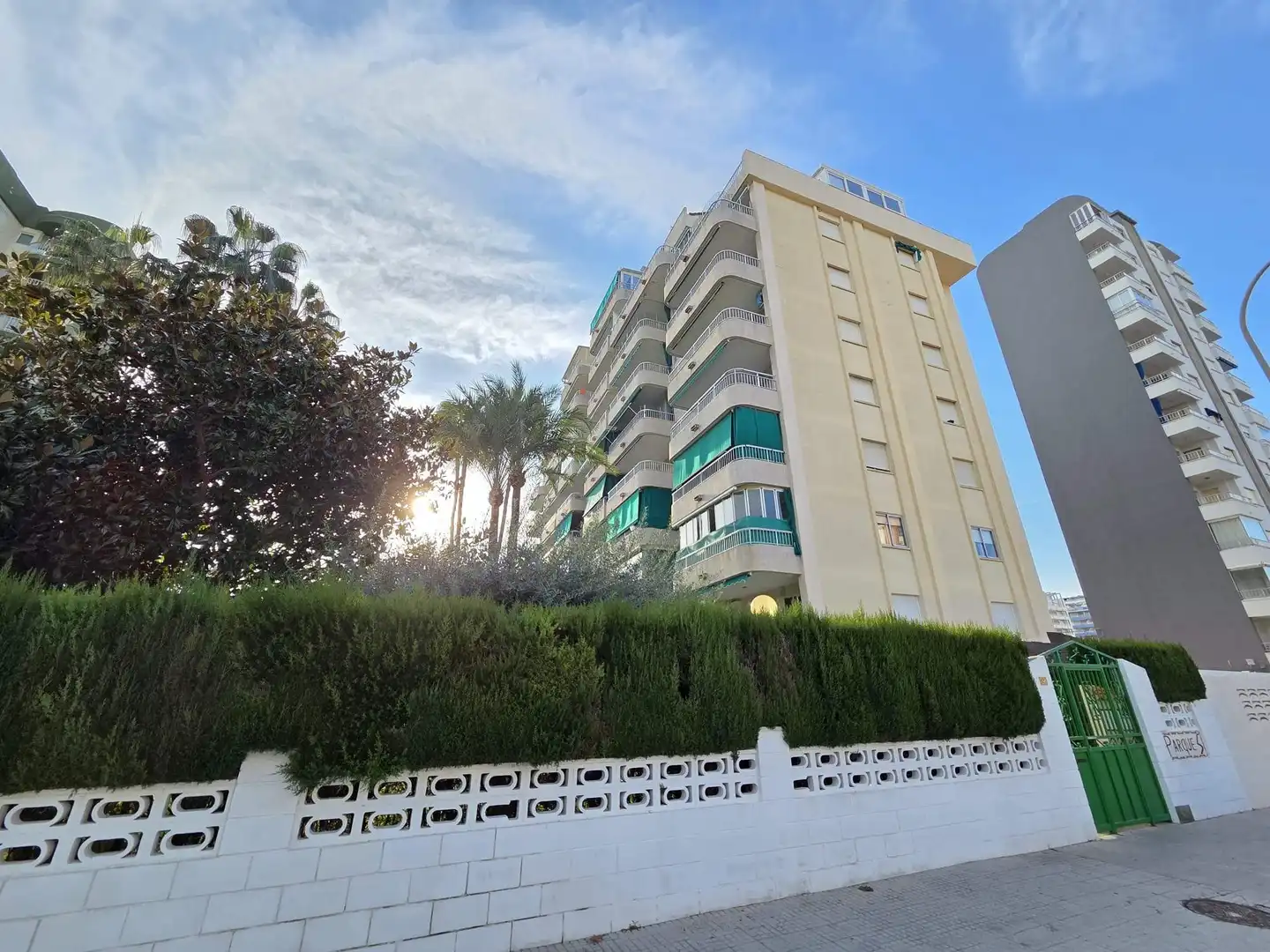 Vista exterior de Àtic en venda en Gandia amb Calefacció, Jardí privat i Terrassa