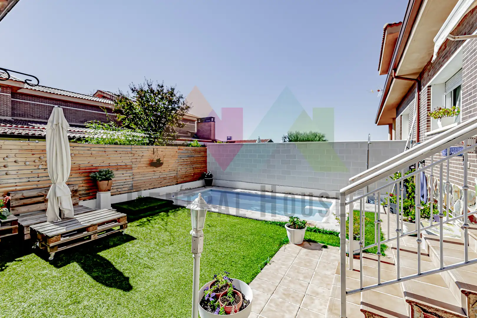 Jardín de Casa adosada en venta en Guadalajara con Aire acondicionado, Calefacción y Jardín privado