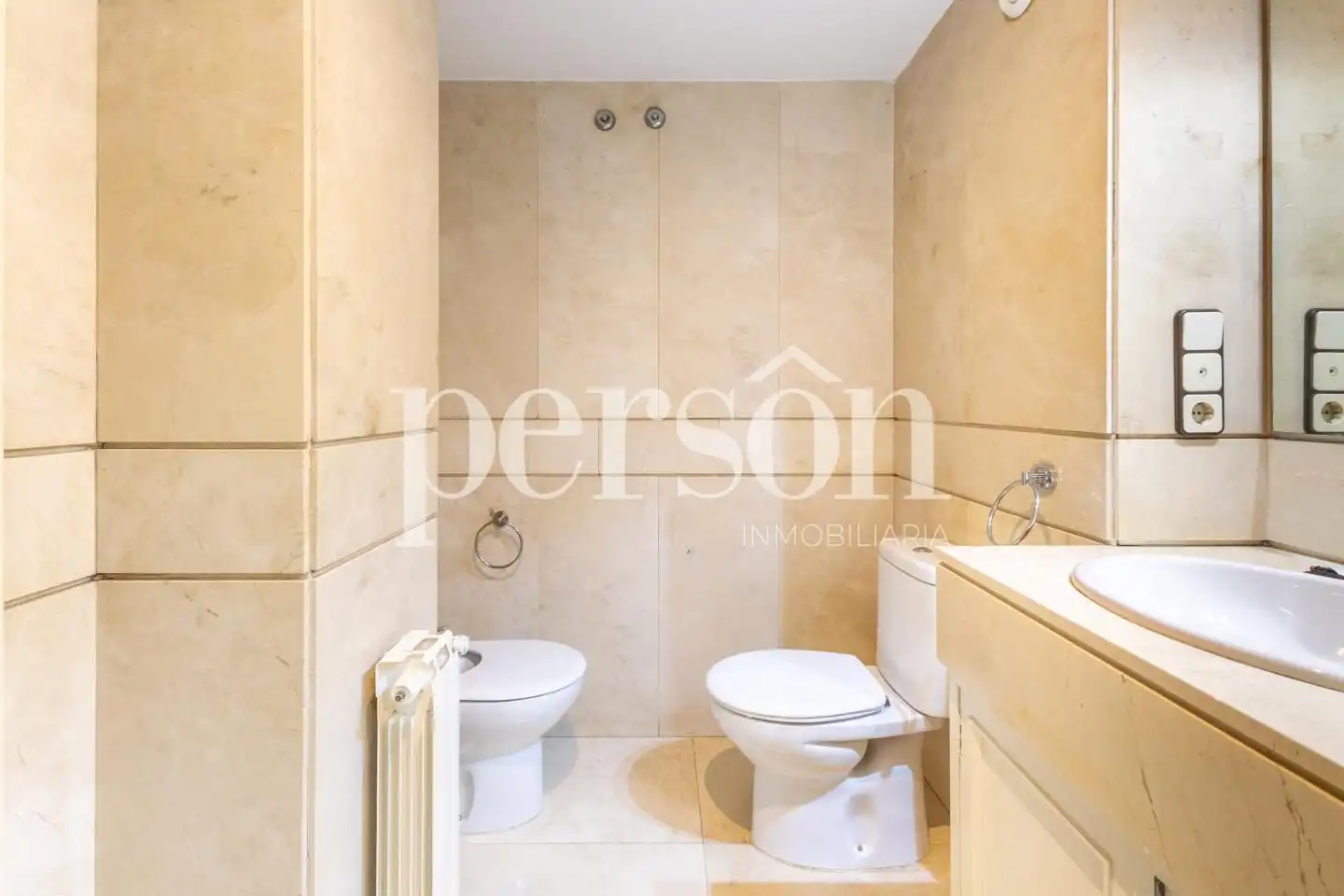 Bathroom of Flat for rent in El Pla del Real