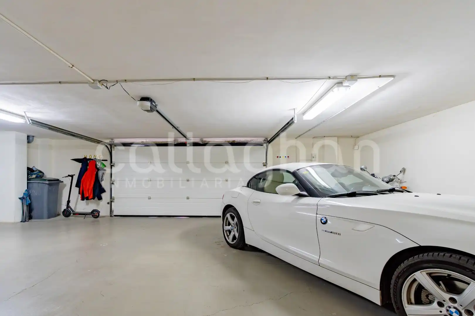 Parking de Casa o chalet en venta en Chiva con Aire acondicionado, Calefacción y Jardín privado