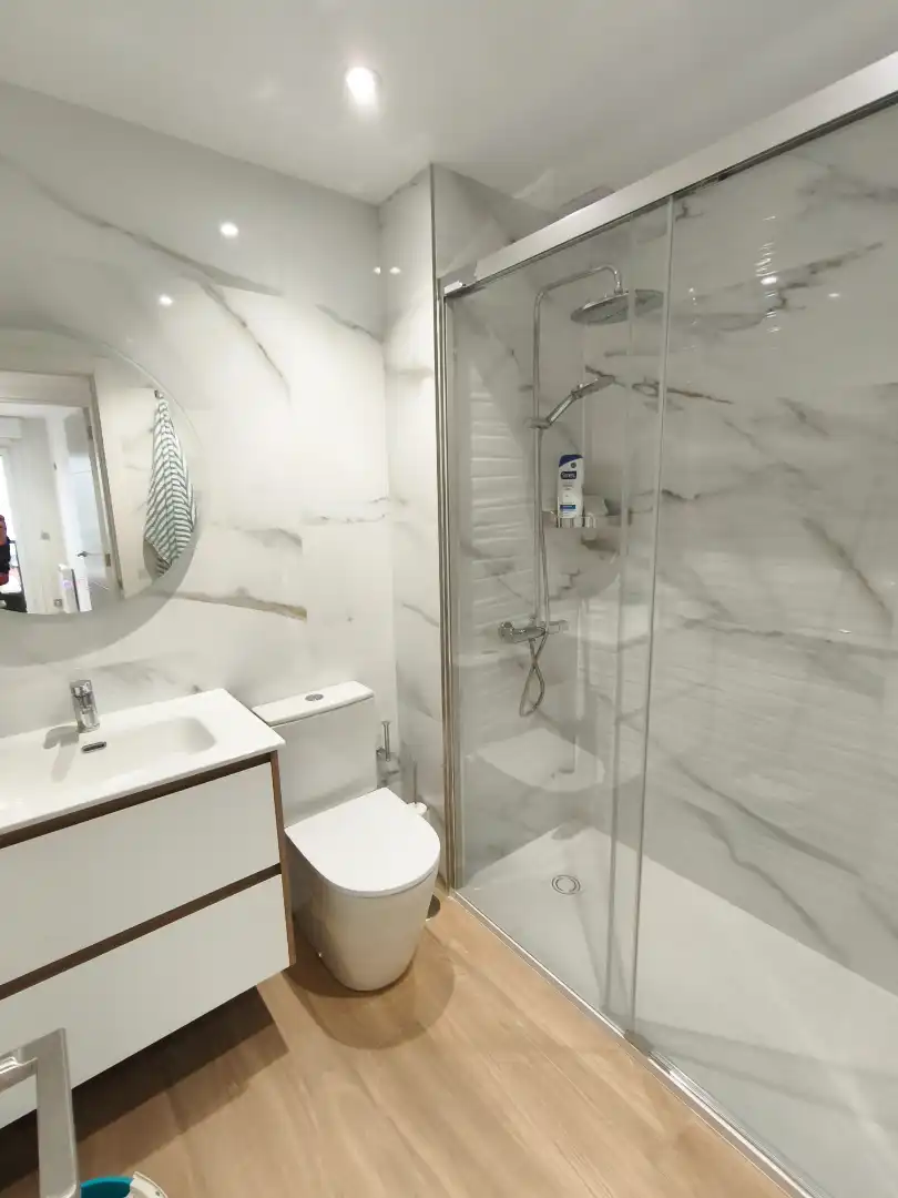 Baño de Piso de alquiler en Ames con Calefacción, Parquet y Amueblado