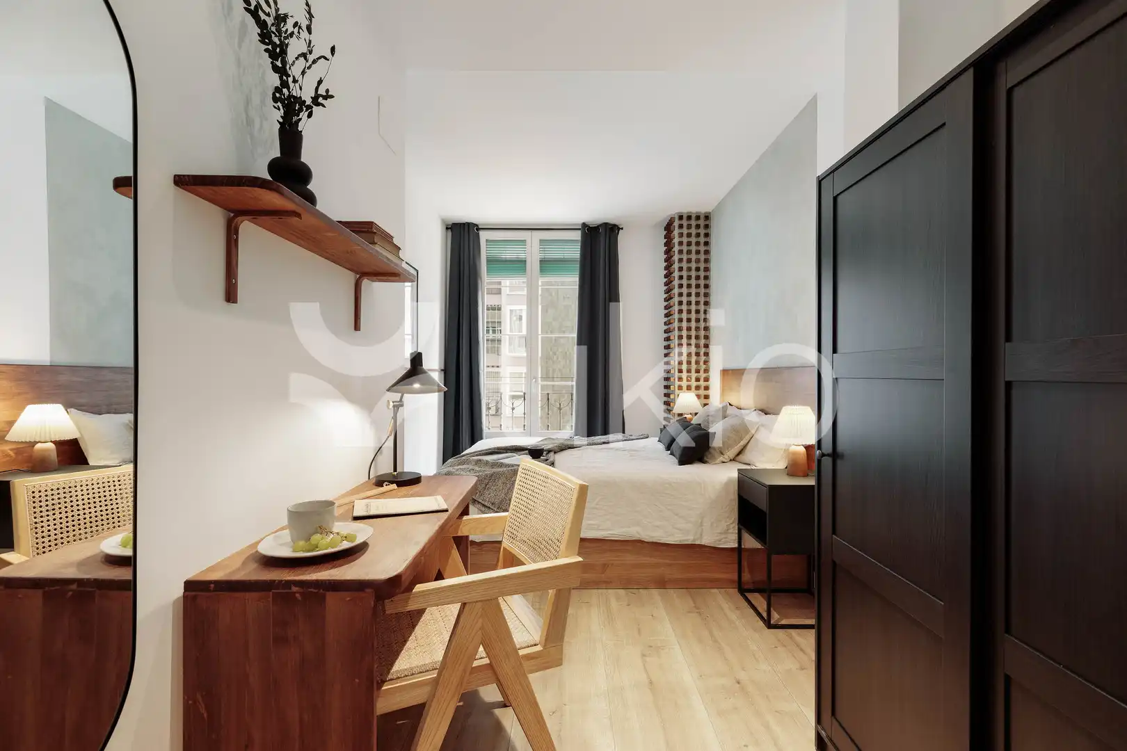 Dormitori de Apartament de lloguer en Barcelona amb Aire condicionat, Calefacció i Moblat