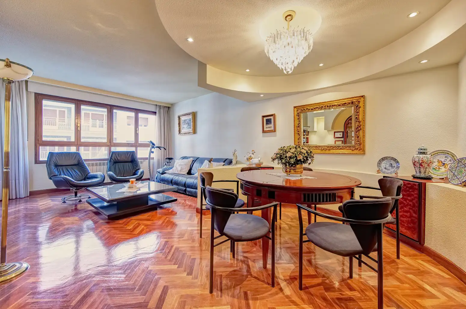 Sala d'estar de Pis en venda en  Pamplona / Iruña amb Calefacció, Parquet i Moblat