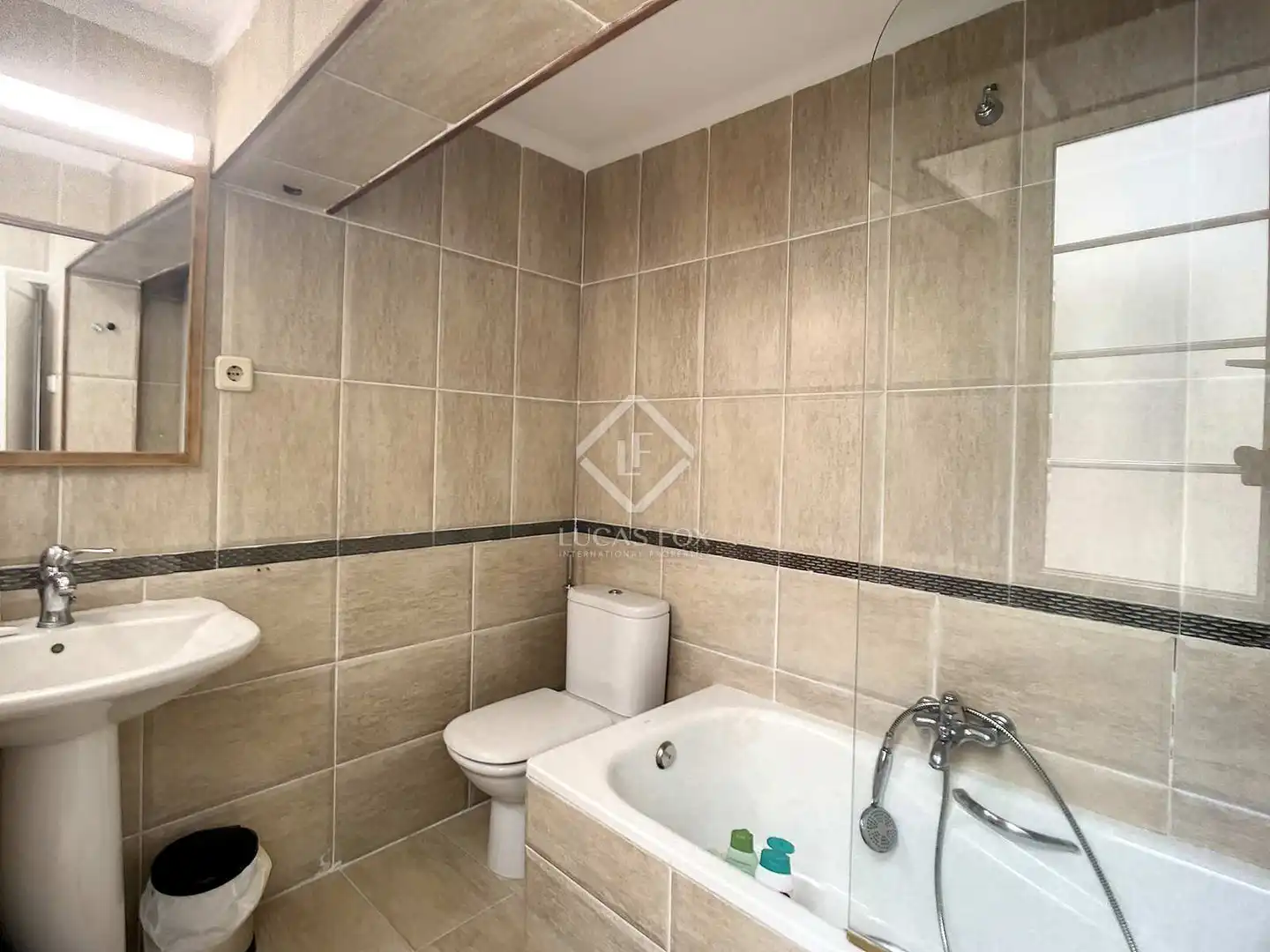 Bathroom of Houses for sale in Maó - Mahón  with Air Conditioner, Heating and Parquet flooring
