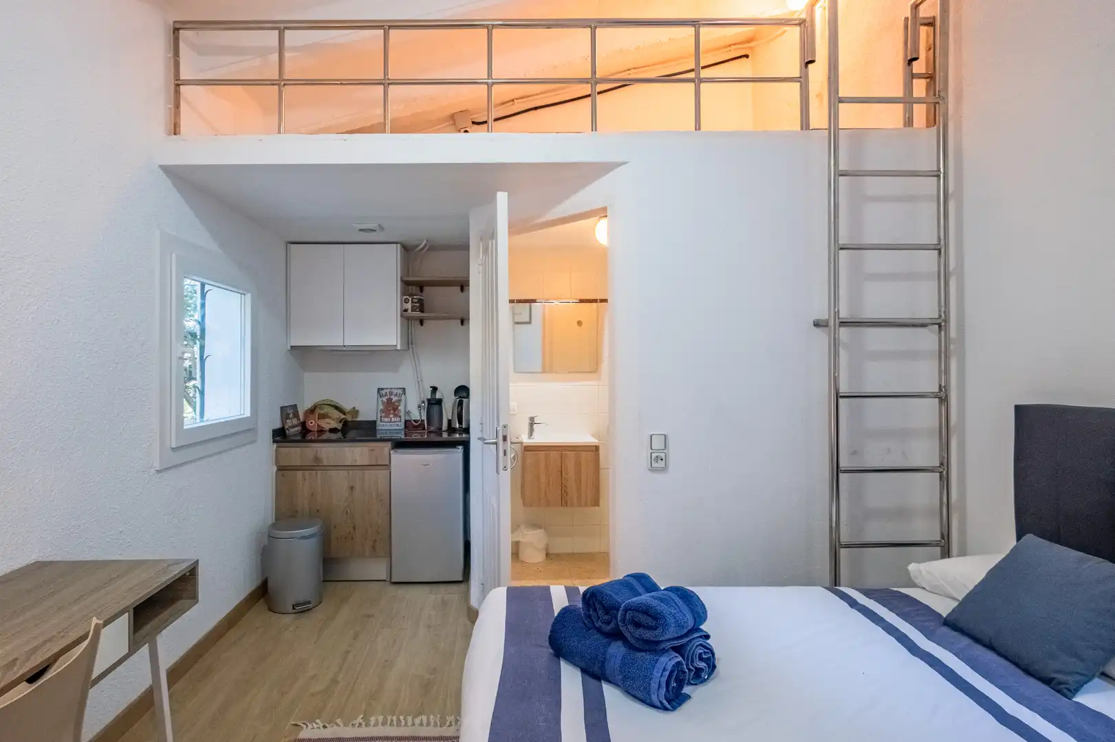 Schlafzimmer von Einfamilien-Reihenhaus zum Verkauf in Begur mit Klimaanlage, Heizung und Terrasse