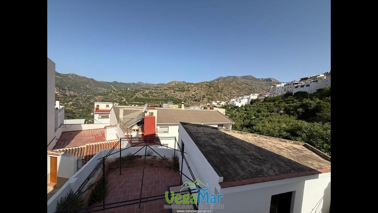 Vista exterior de Casa o xalet en venda en Otívar amb Terrassa