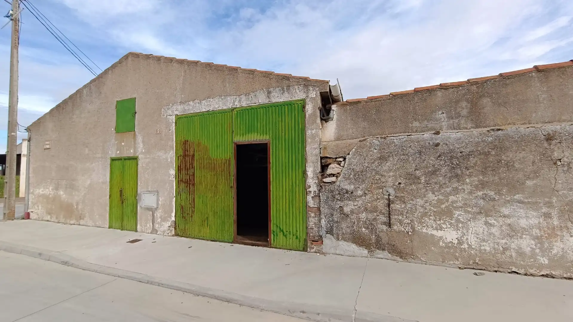 Vista exterior de Nave industrial en venta en Arapiles, Salamanca