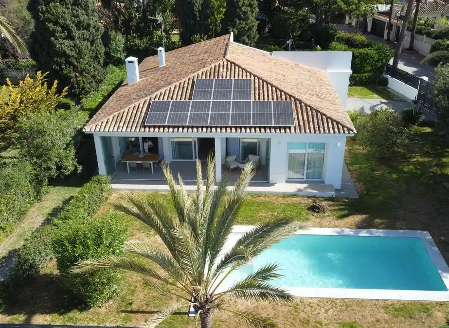 Vista exterior de Casa o xalet de lloguer en Marbella amb Aire condicionat, Calefacció i Jardí privat