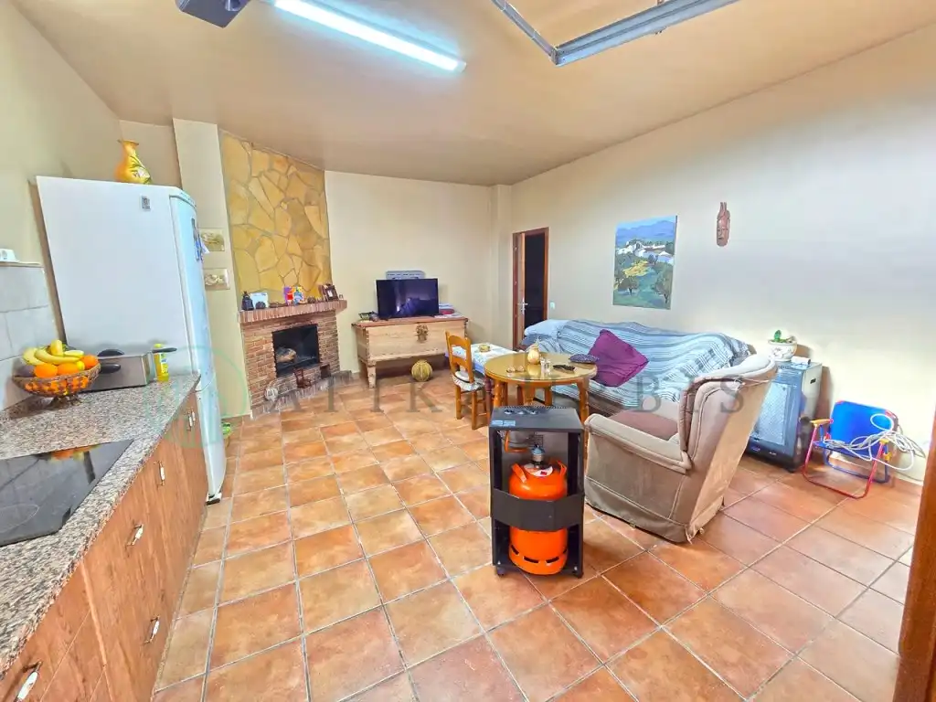 Sala d'estar de Casa adosada en venda en Colmenar amb Aire condicionat, Terrassa i Piscina